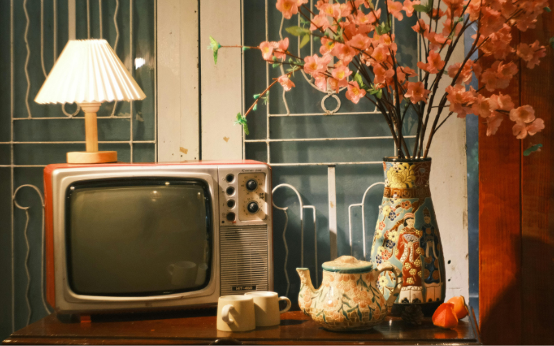 白黒テレビ時代の視聴風景（ブラウン管テレビ）