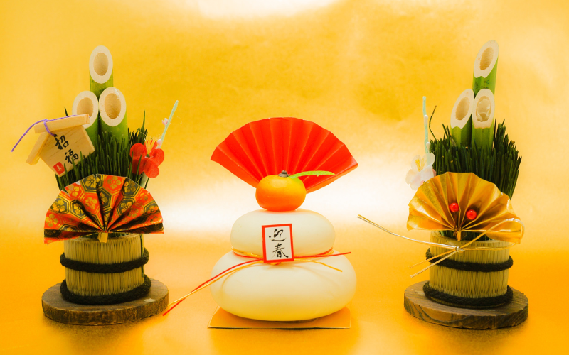 alt="お正月 初日の出 門松 鏡餅 日本の伝統行事"