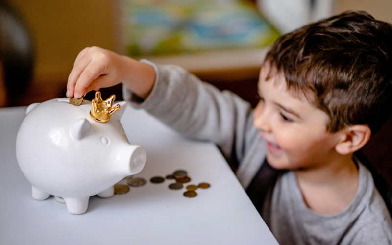 alt="お年玉の管理に使える子ども向け貯金箱"
