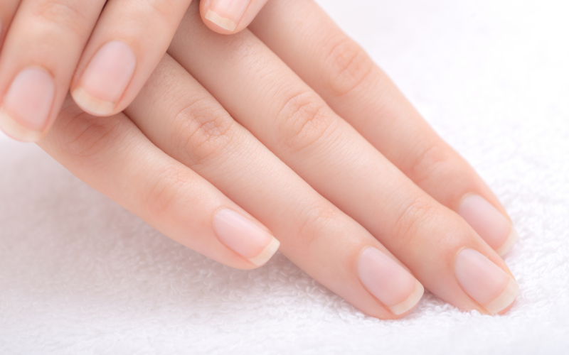 ルフジェル前に爪の形を整える（ラウンド例）