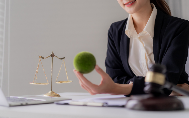 SNS活用検定の口コミを見て判断する人のイメージ