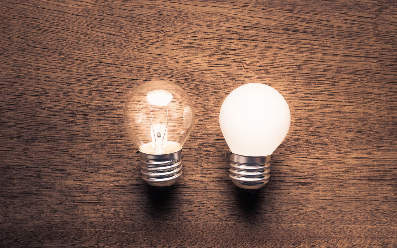 SNS活用検定の学び方の違いを考えるイメージ